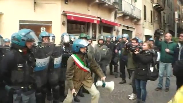 23 Marzo 2015, Brescia, Carica della polizia ordinata da Farinacci