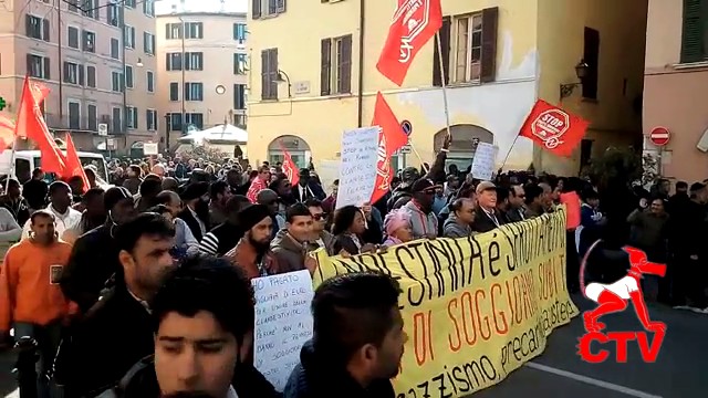 28.03.2015 #PERMESSOSUBITO in migliaia per il corteo del #28M a Brescia